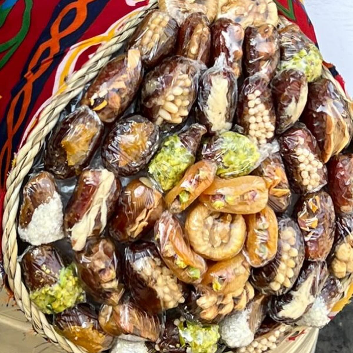 Luxury Palm Basket with Dates & Chocolate Larg  سلة خوص فاخرة بالتمور والشوكولاتة كبيرة