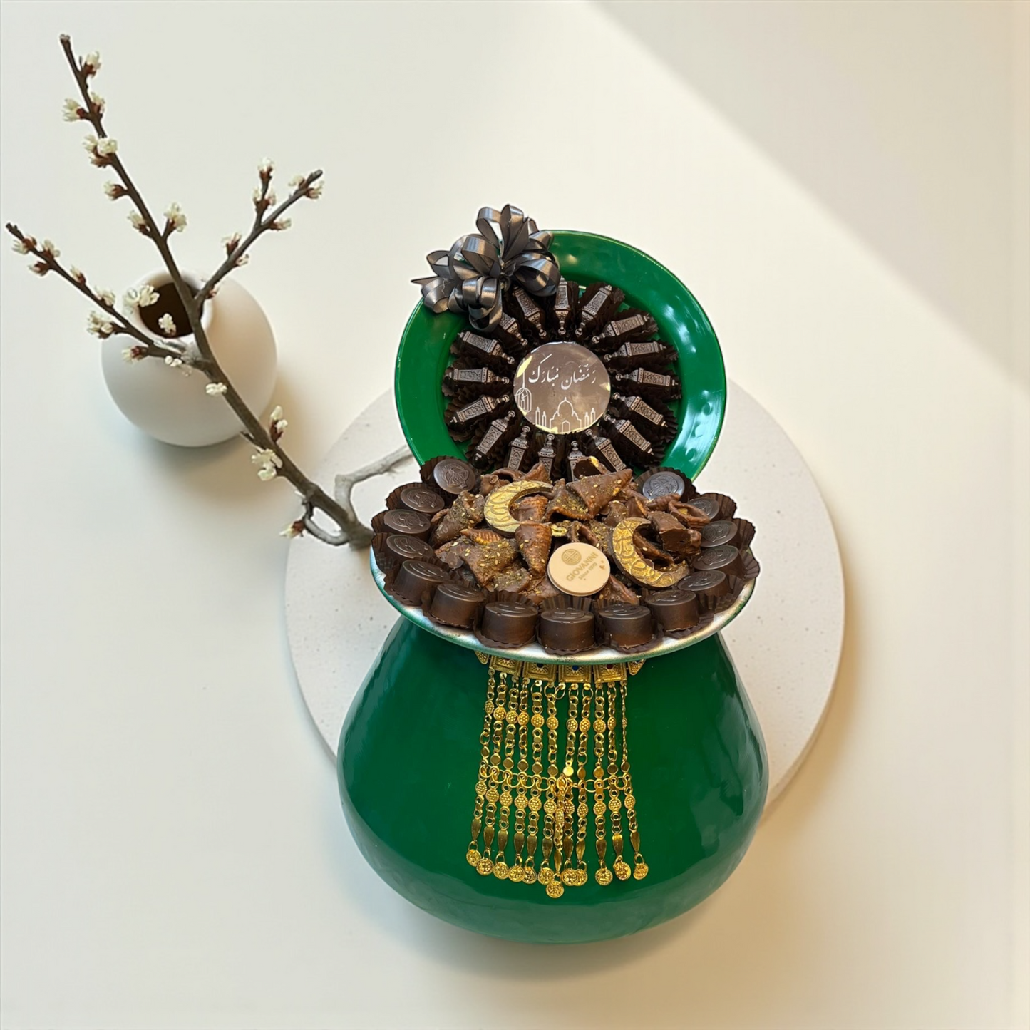 Yadoo Heritage Large Tray with Thyme Bugles Chocolateصحن يدو التراثي الكبير مع شوكليت بيوقلز بالزعتر – شوكولاتة بلجيكية فاخرة من جيوفاني