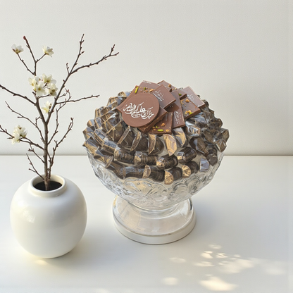 Luxury Crystal Plate with Assorted Ramadan Chocolates – 1100 g مصحن كريستال فاخر مع تشكيلة شوكليت رمضانية – 1100 جرام