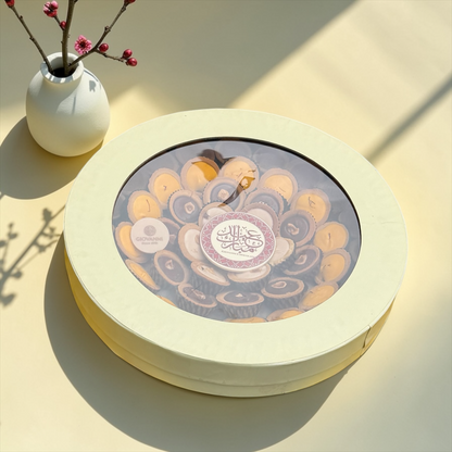 Petit Four Cups with Saffron, Nutella, Kinder &amp; Lotus بوكس بيتي فور كاب زعفران ونوتيلا وكيندر ولوتس