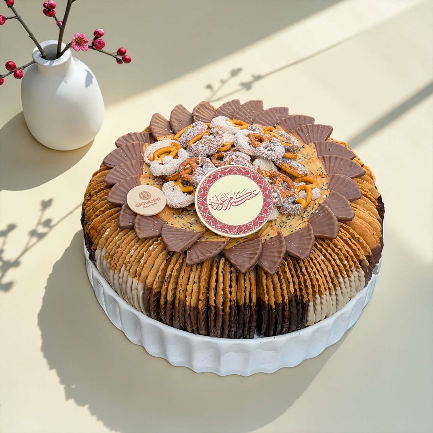 Luxury Porcelain Platter – Cheese Fan Savory Dipped in Chocolate صحن بورسلين فاخر مع موالح مروحة بالجبنة ومغطسة بالشوكليت