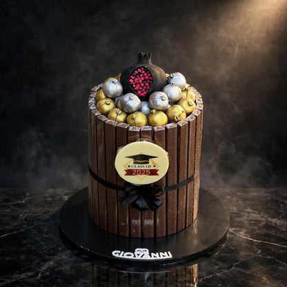هرم مسطرة شوكولاتة الرمان مع رمانة كبيرة | Pomegranate Chocolate Tiered Pyramid with Large Pomegranate