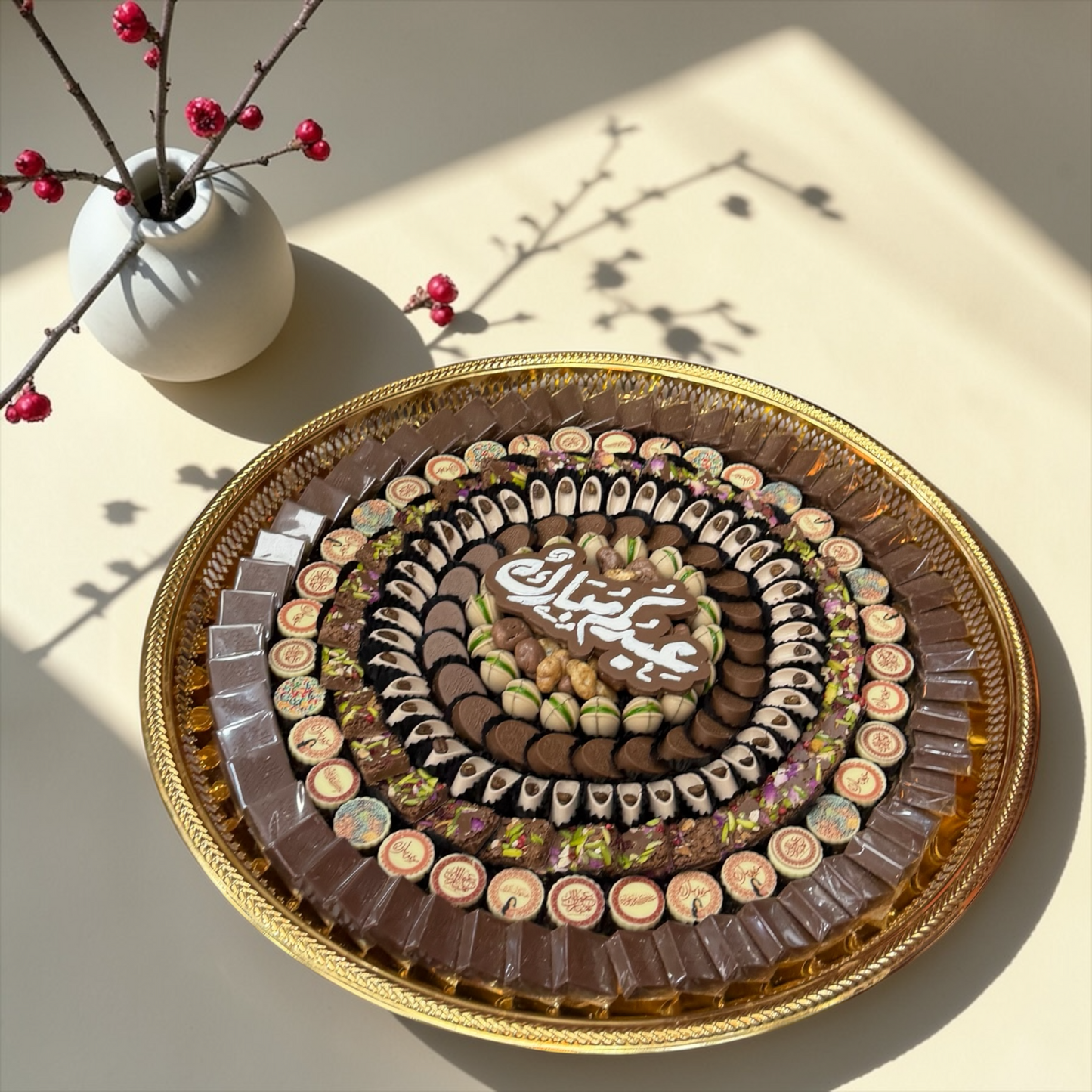 Luxury Stainless Steel Platter – Giovanni Signature Chocolate Selection صحن استانلس ستيل كبير مع تشكيلة سيجنتشر من جيوفاني