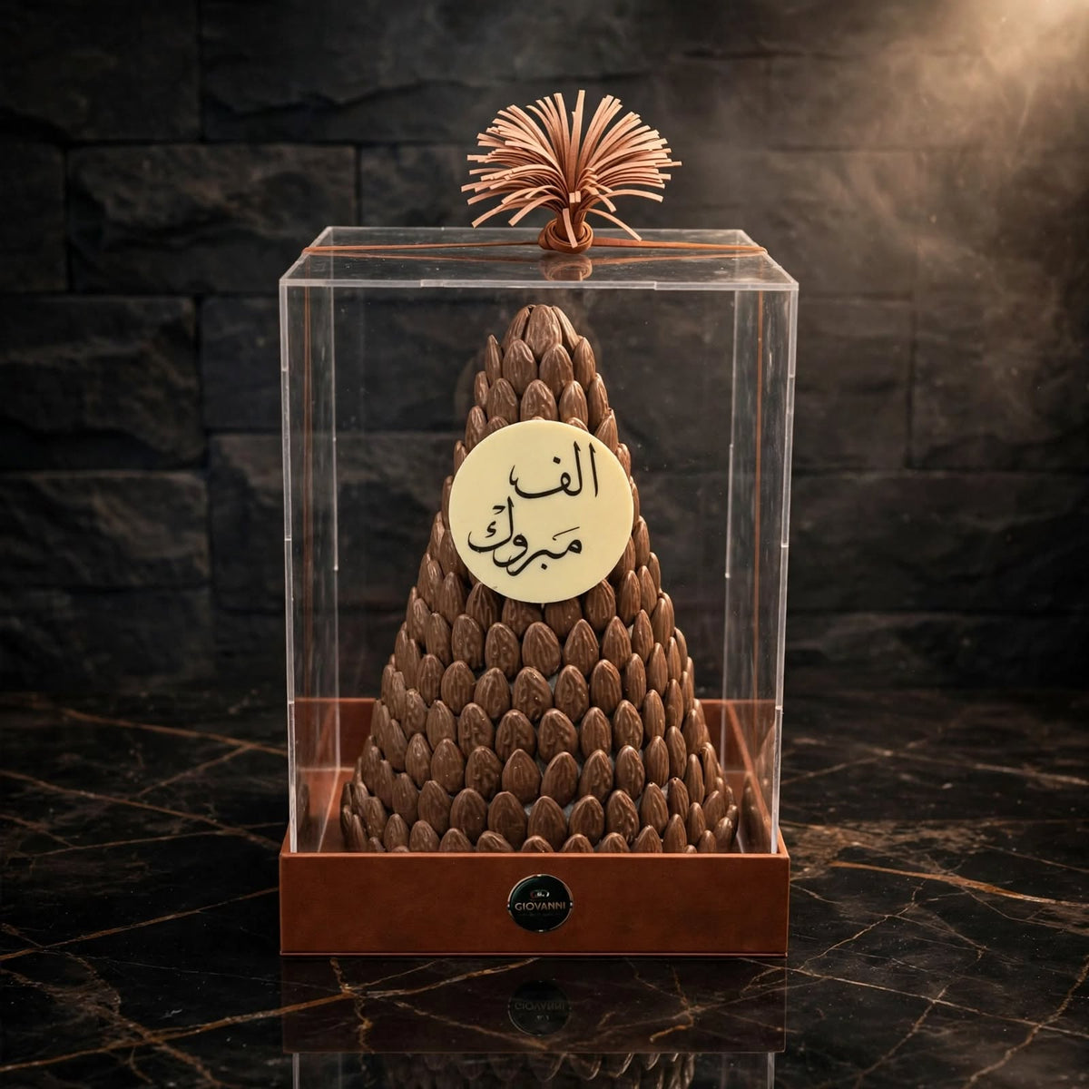 بوكس أكريليك VIP بغطاء هرمي – شوكولاتة اللوز | VIP Acrylic Box with Pyramid Lid – Almond Chocolate