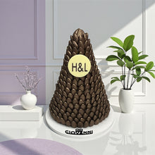 هرم شوكولاتة حبة اللوز بطباعة مخصصة
Almond Chocolate Pyramid – Custom Printed