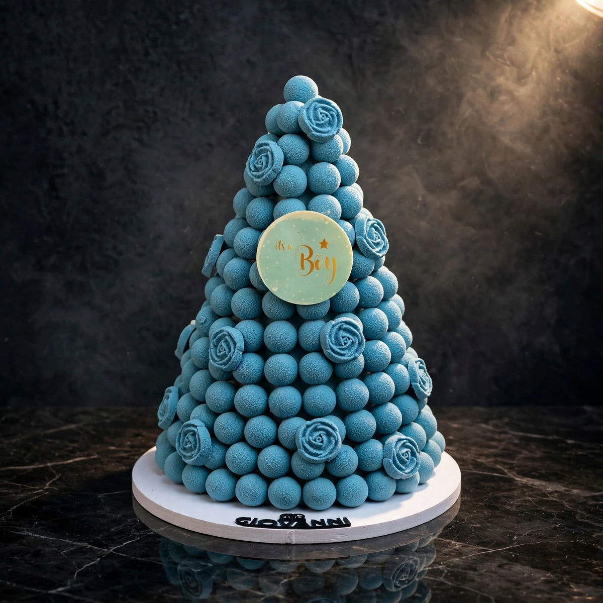 هرم مخمل أزرق شوكولاتة بمبون | Blue Velvet Bonbon Chocolate Pyramid