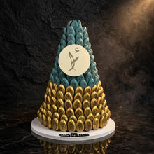 هرم شوكولاتة بمبون مطبوع ذهبي وتركواز | Printed Gold & Turquoise Bonbon Pyramid