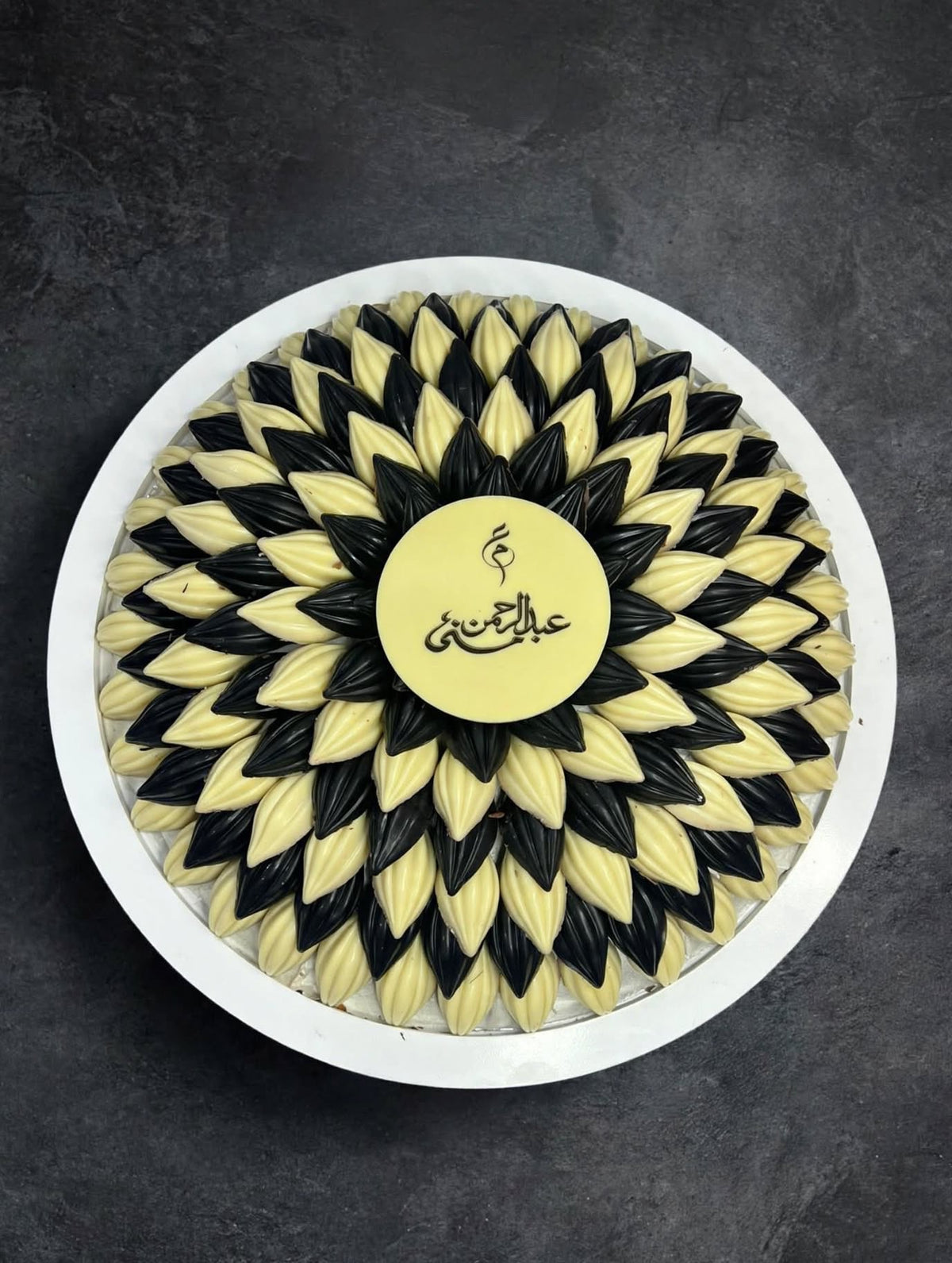 ستاند أبيض – شوكليت حبة الكاكاو | White Stand – Cocoa Bean Chocolate