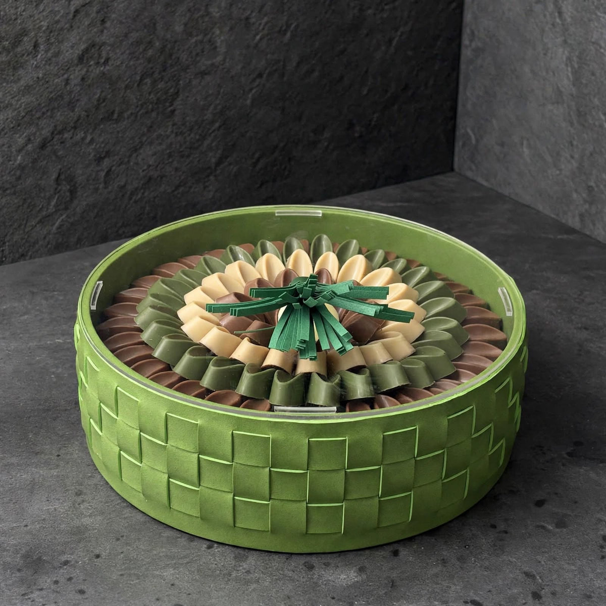 صينية جلد بغطاء أكريليك – شوكليت القهوة | Leather Tray with Acrylic Lid – Coffee Chocolate