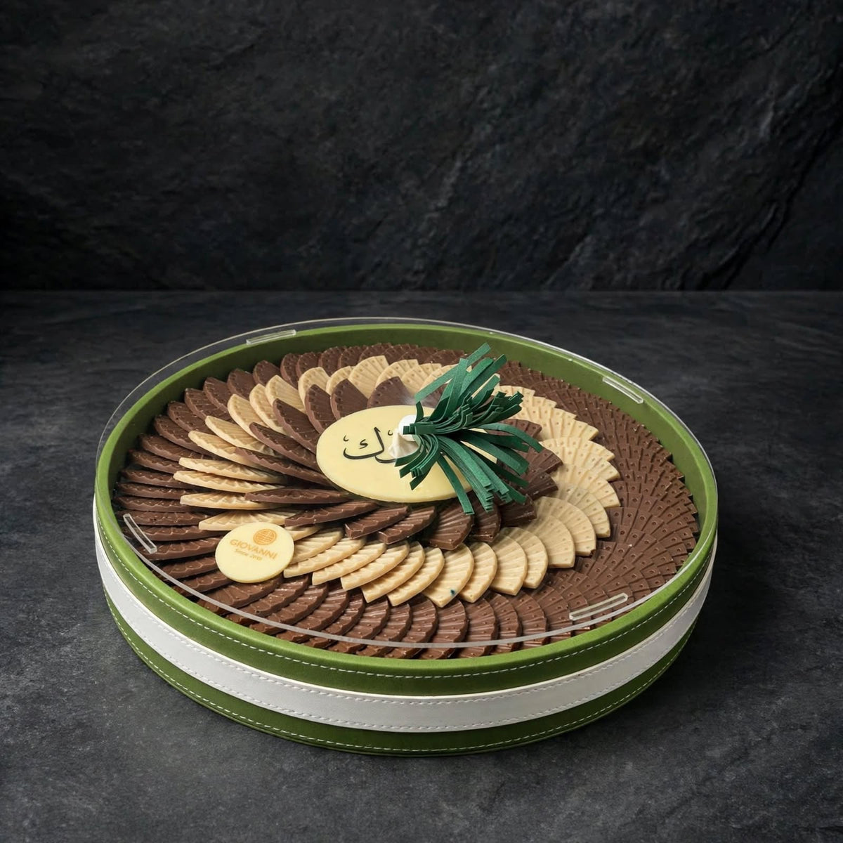 صينية جلد بغطاء أكريليك – شوكليت المروحة | Leather Tray with Acrylic Lid – Fan Chocolate
