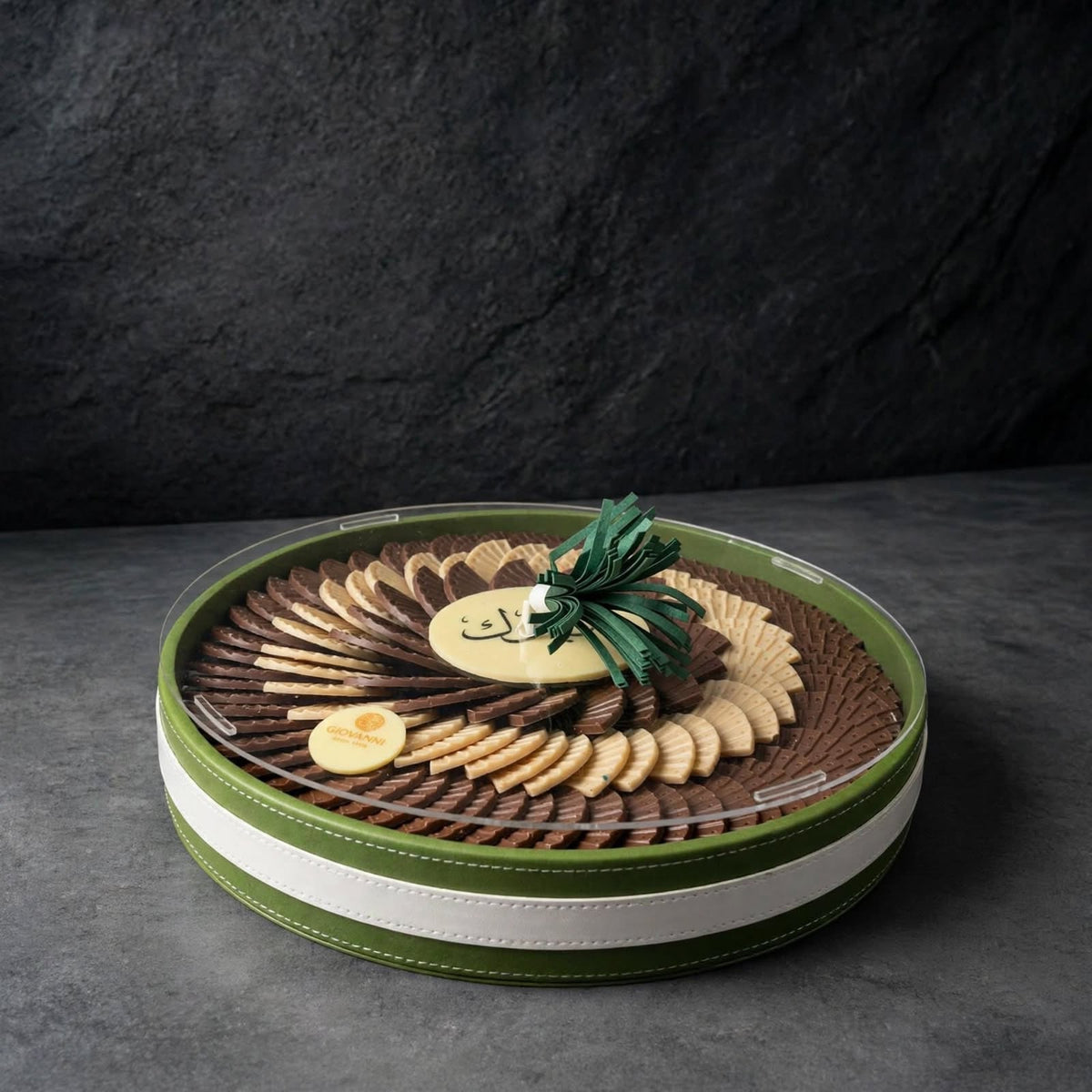 صينية جلد بغطاء أكريليك – شوكليت المروحة | Leather Tray with Acrylic Lid – Fan Chocolate