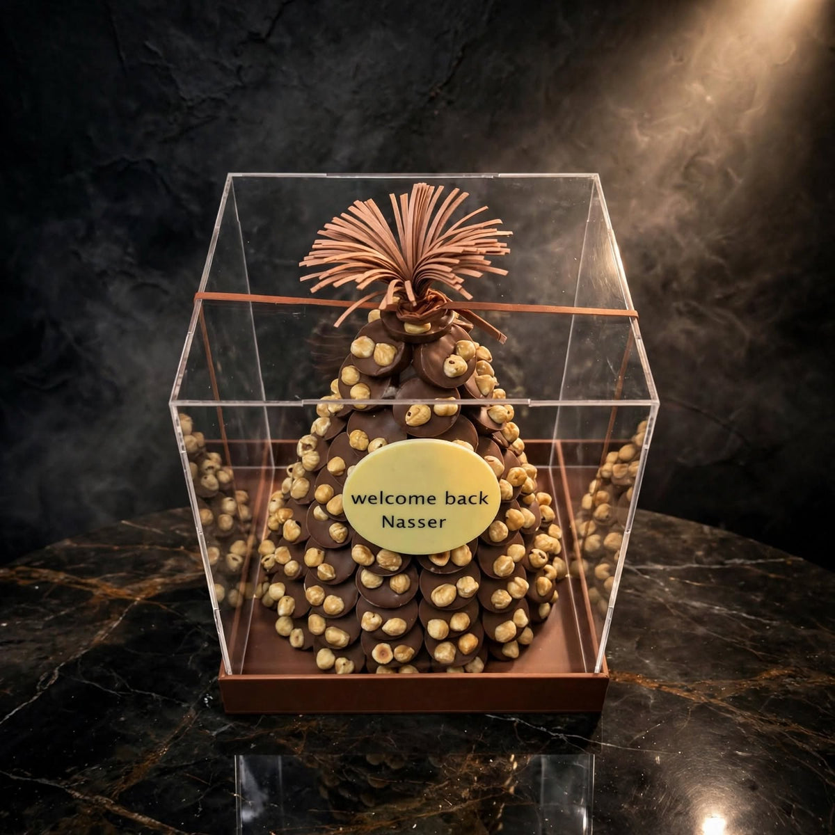 بوكس أكريليك VIB الفاخر بأهرامات الشوكولاتة الدائرية بالبندق | Luxury VIB Acrylic Box with Hazelnut Round Pyramids