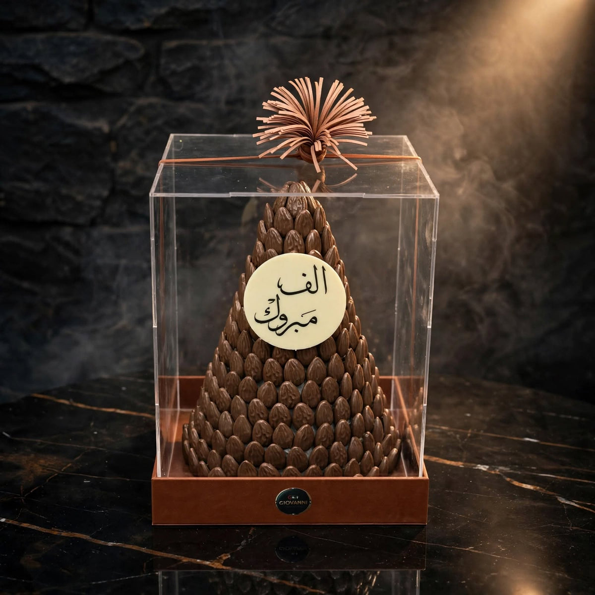 بوكس أكريليك VIP بغطاء هرمي – شوكولاتة اللوز | VIP Acrylic Box with Pyramid Lid – Almond Chocolate