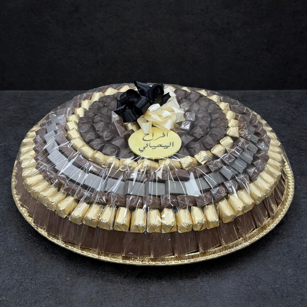 صينية ستانلس ستيل كبيرة VIP بشوكولاتة مغلفة | Large VIP Stainless Steel Tray with Wrapped Chocolate