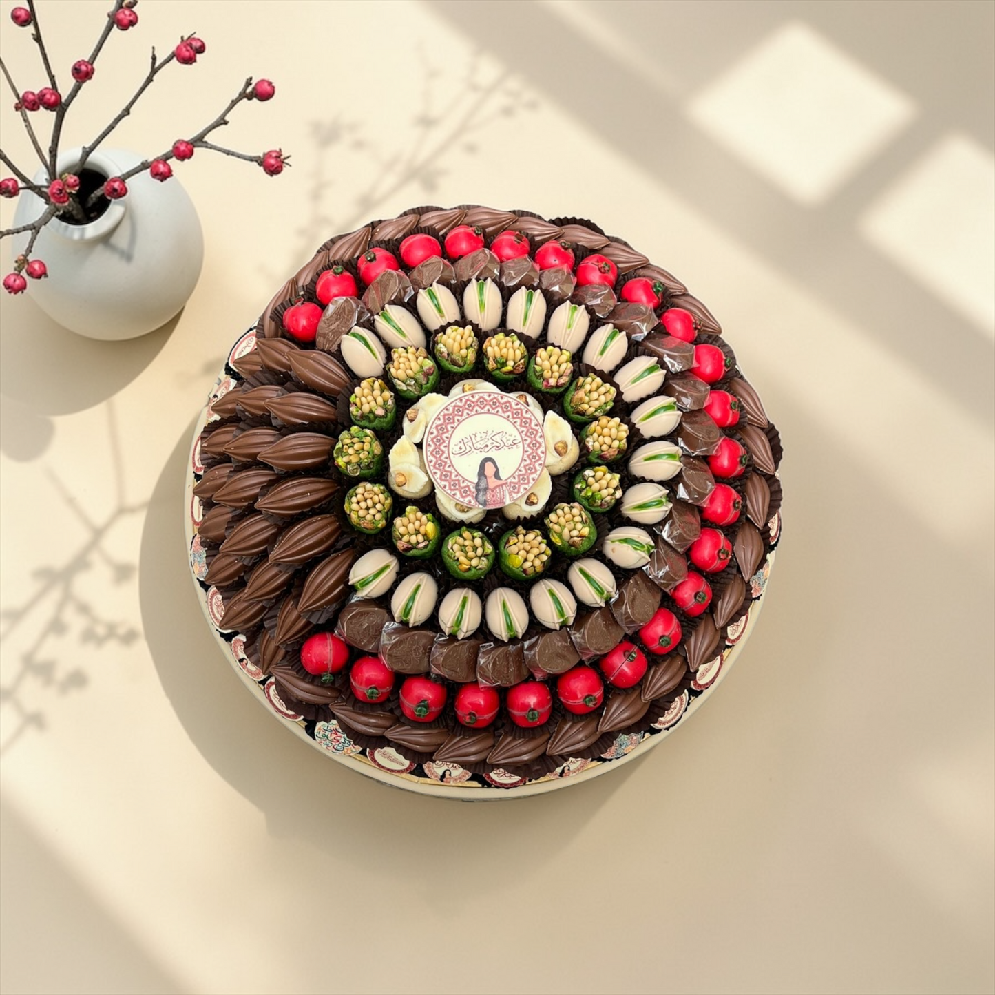 تشكيلة شوكليت فاخرة لعيد الفطر – صحن كبير جلد مع تشكيلة سيجنتشر جيوفاني / Luxury Eid Chocolate Gift – Giovanni Premium Selection 2000g