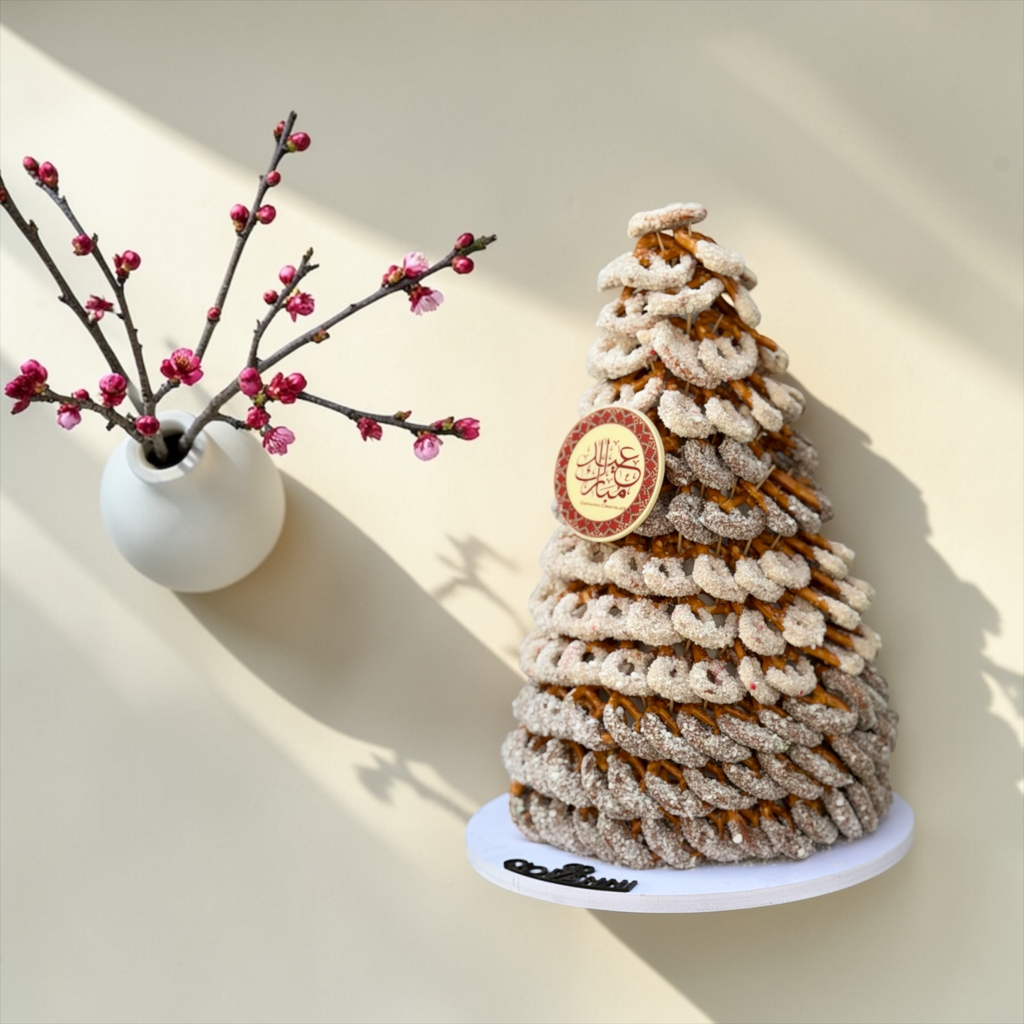 Chocolate Dipped Pretzels Pyramid هرم موالح بريتلز مغطس بالشوكليت