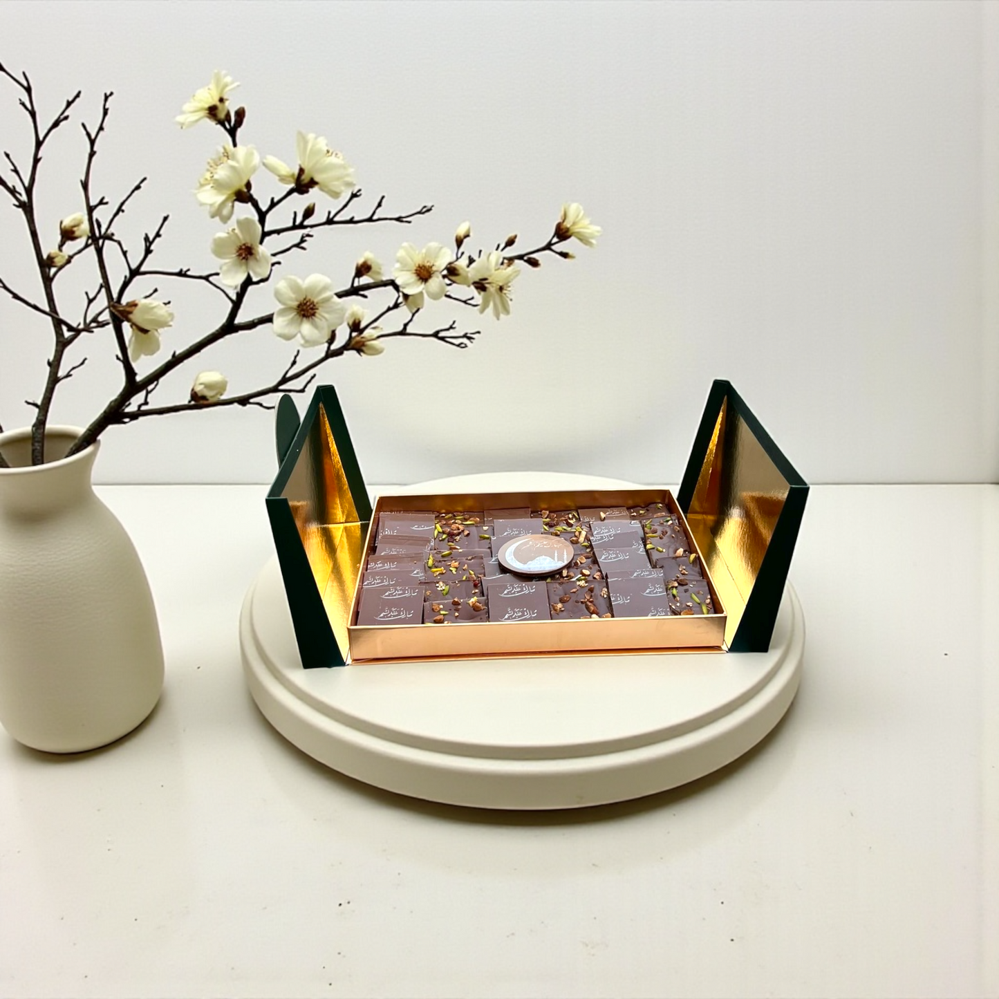 Al Darawish Box with Printed Chocolate “Ramadan Mubarak” بوكس الدراويش مع شوكليت مطبوع “مبارك عليكم الشهر”