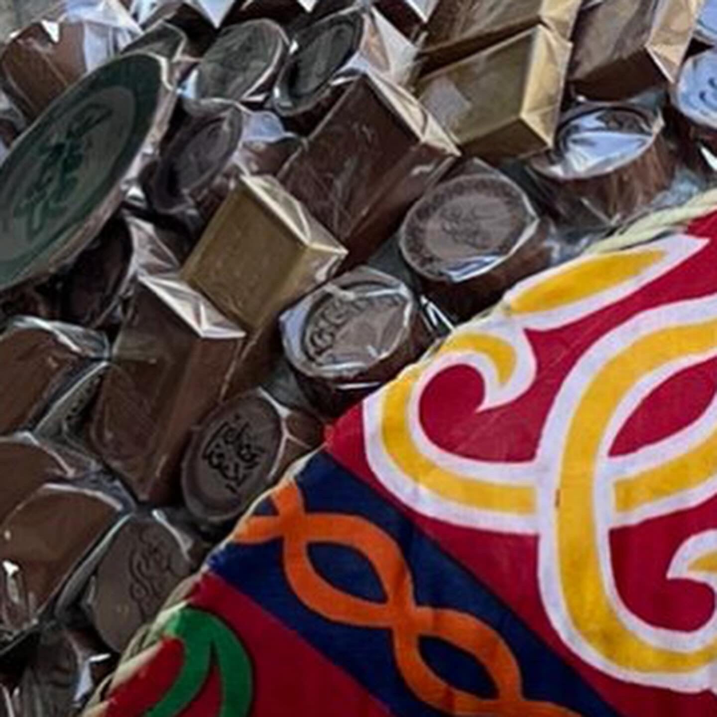 Luxury Palm Basket with Dates & Chocolate Larg  سلة خوص فاخرة بالتمور والشوكولاتة كبيرة