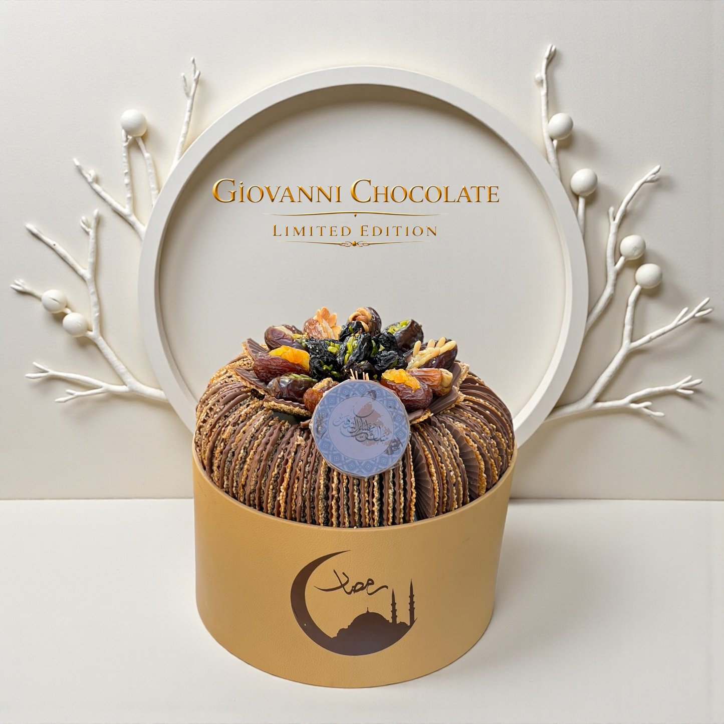 Luxury Leather Box with Best-Seller Chocolate Fan — 1.6 kgبوكس جلد فاخر مع مروحة شوكليت البست سيلر