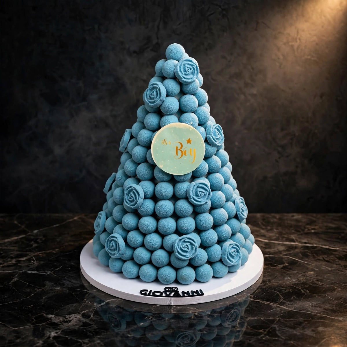هرم مخمل أزرق شوكولاتة بمبون | Blue Velvet Bonbon Chocolate Pyramid