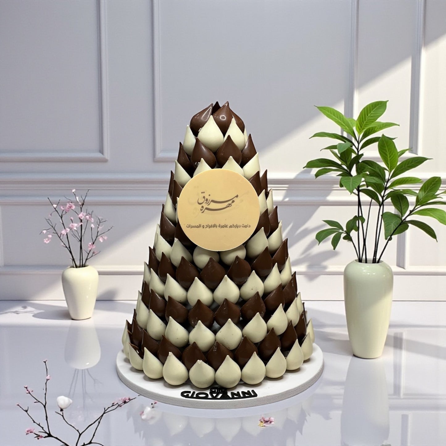 هرم شوكولاتة حبة الجوافة بطباعة مخصصة Guava Chocolate Pyramid with Custom Print