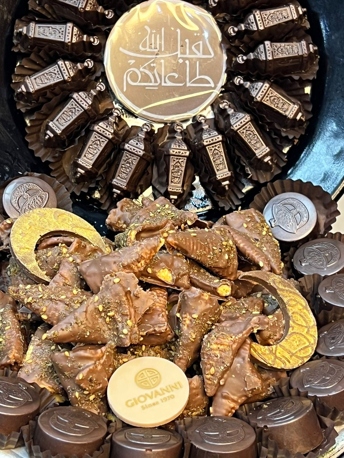 Yadoo Heritage Large Tray with Thyme Bugles Chocolateصحن يدو التراثي الكبير مع شوكليت بيوقلز بالزعتر – شوكولاتة بلجيكية فاخرة من جيوفاني