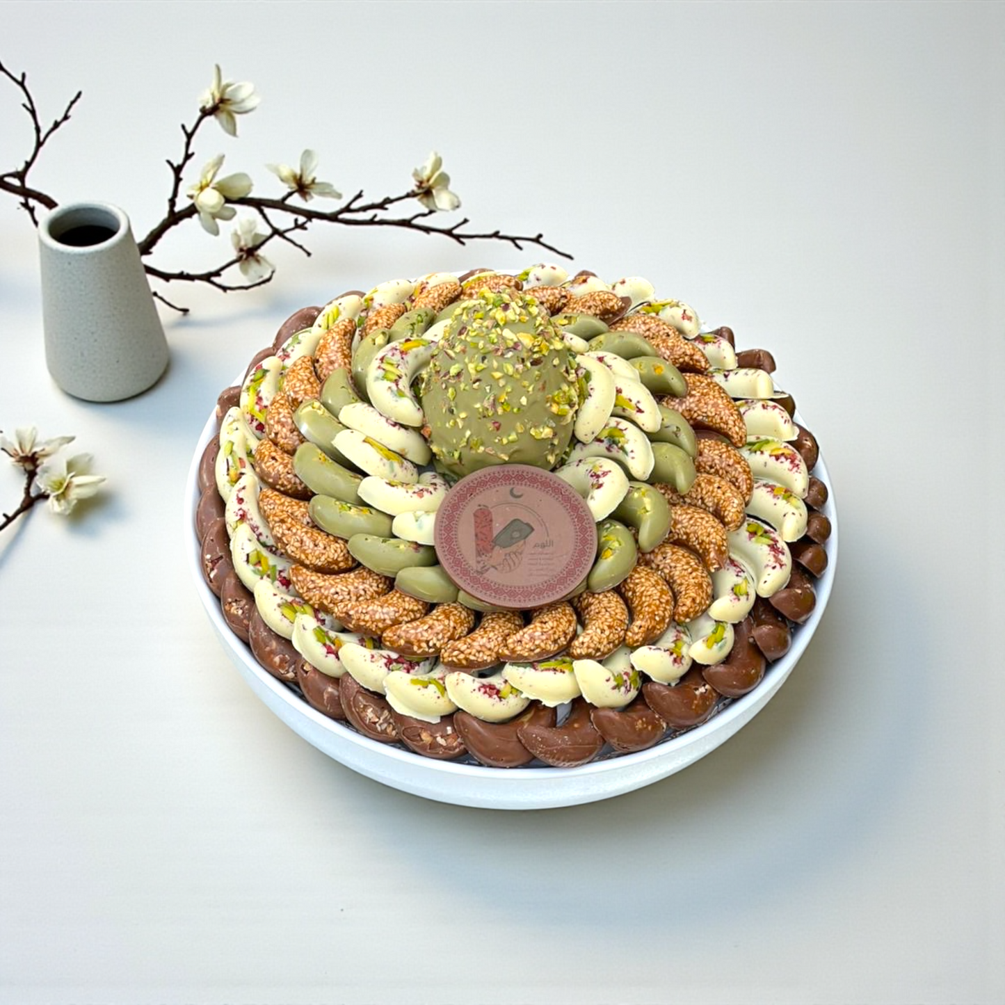 صحن هلال رمضان الفاخر – تشكيلة جيوفاني المميزة  Luxury Ramadan Crescent Porcelain Platter – Giovanni Signature Selection