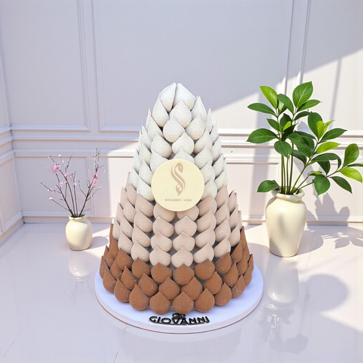 هرم شوكولاتة حبة الجوافة بطباعة مخصصة Guava Chocolate Pyramid with Custom Print
