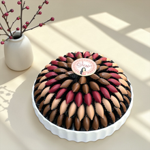 تشكيلة شوكليت فاخرة لعيد الفطر – صحن بورسلين مع شوكليت شكل اللوز بحشوات كريمة البندق والفستق والفول السوداني / Luxury Eid Chocolate Gift – Giovanni Premium Selection 1000g