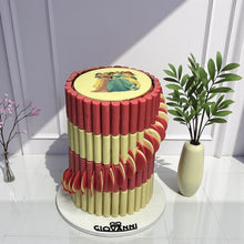 هرم شوكولاتة مروحة مع استيك مخصص
Fan-Style Chocolate Pyramid with Custom Stick