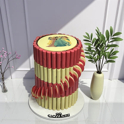 هرم شوكولاتة مروحة مع استيك مخصص
Fan-Style Chocolate Pyramid with Custom Stick