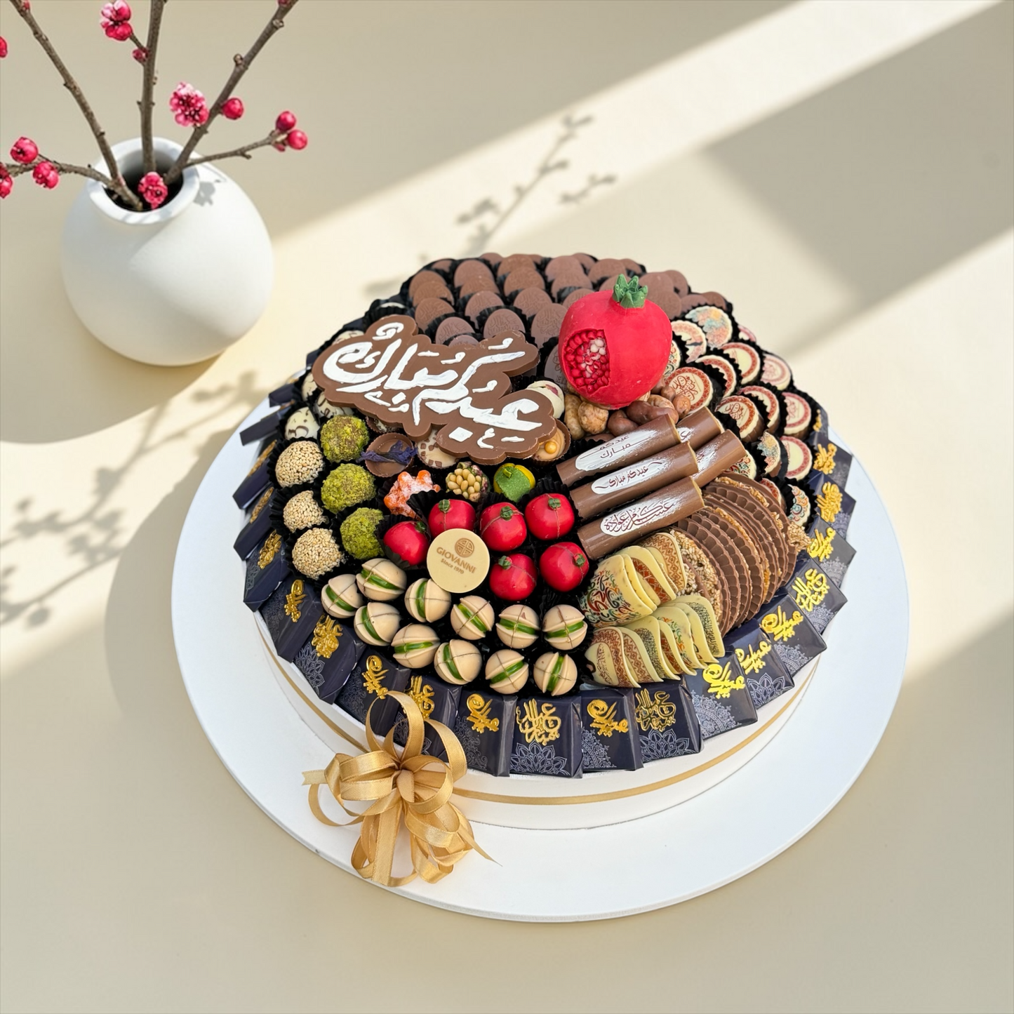 Luxury Round Acrylic Platter – Giovanni Signature Chocolate صحن اكريليك دائري فاخر مع شوكليت سيجنتشر جيوفاني