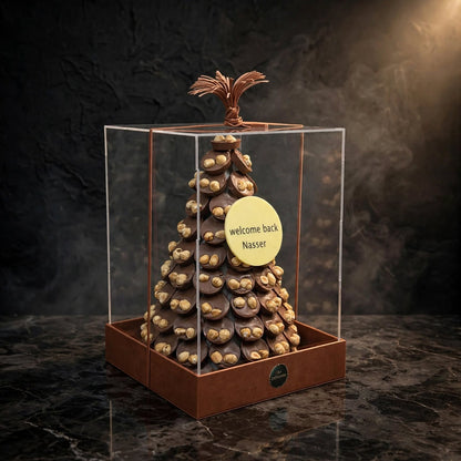 بوكس أكريليك VIB الفاخر بأهرامات الشوكولاتة الدائرية بالبندق | Luxury VIB Acrylic Box with Hazelnut Round Pyramids
