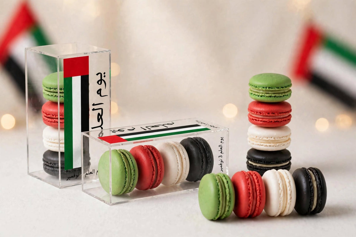 بوكس أكريليك فاخر بماكرون ألوان علم الإمارات – 4 قطع | UAE Flag Luxury Acrylic Macaron Box – 4 Pieces