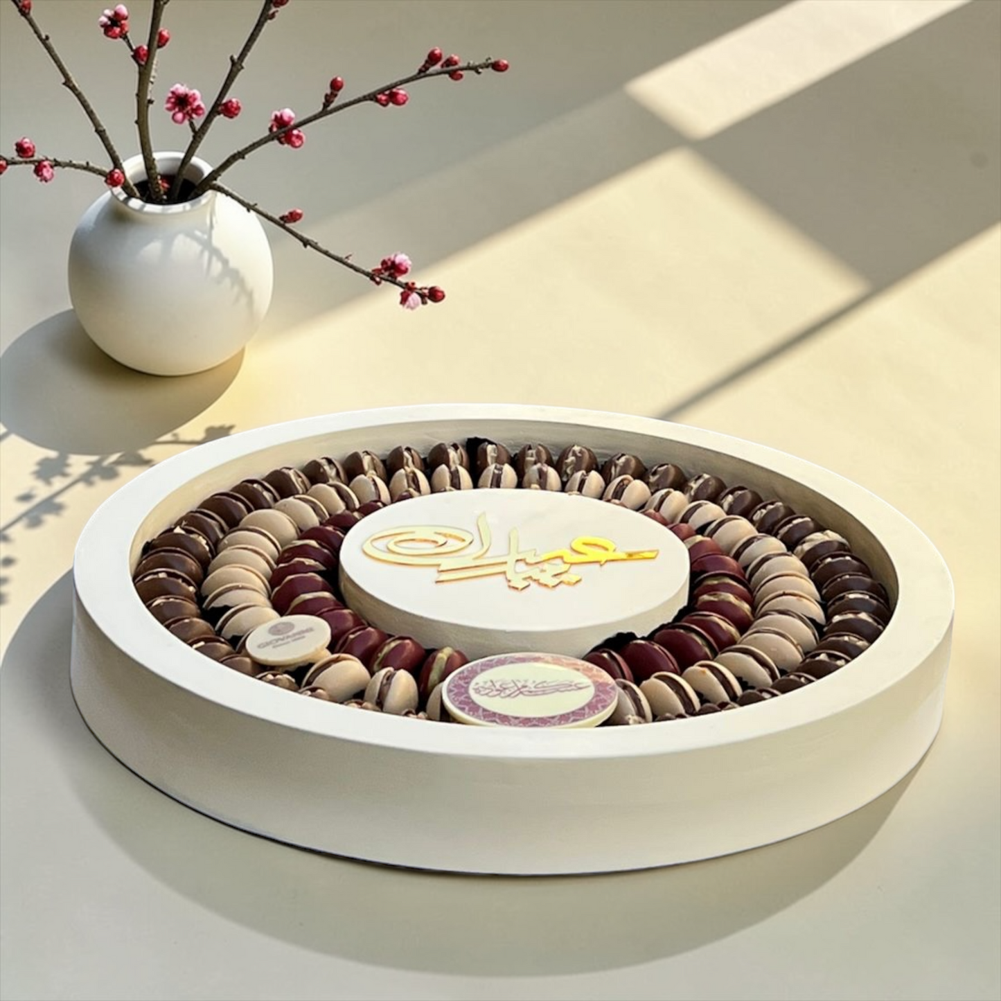 Luxury Round Acrylic Platter – Best Seller Chocolate Burger صحن اكريليك دائري فاخر مع بست سيلر شوكليت برجر