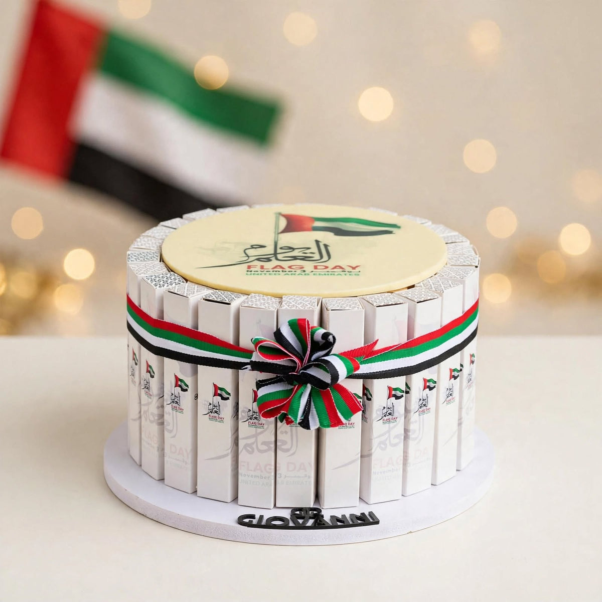 هرم فاين فير طابق واحد مع قطعة شوكولاتة كبيرة – 24 قطعة | Single-Tier Fine Fare Pyramid with Large Chocolate Piece – 24 Pieces
