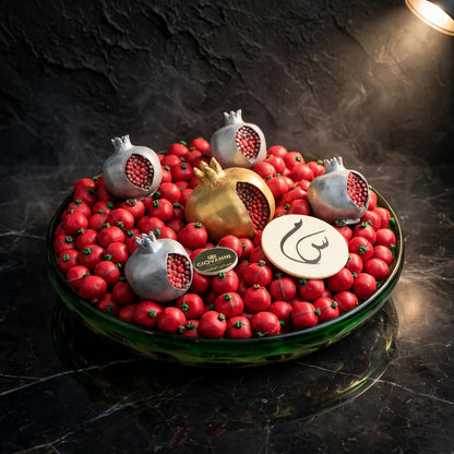 صحن زجاج VIP شوكولاتة الرمان مع خمس قطع رمان | VIP Glass Plate – Pomegranate Chocolate with Five Pomegranates