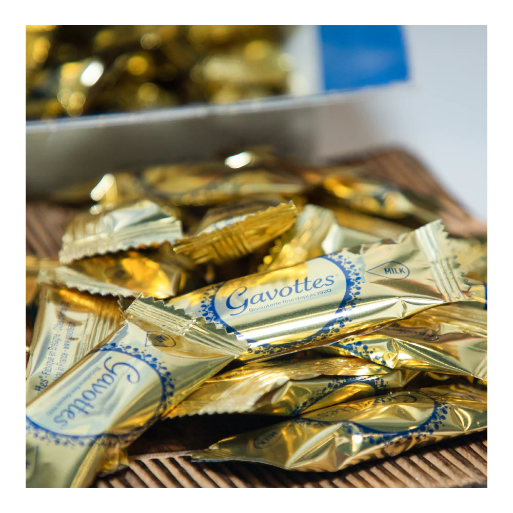 Gavottes Crêpe Dentelle Milk Chocolate – 750g Tin (150 Pieces) Gavottes كريب دينتيل بالشوكولاتة بالحليب – عبوة معدنية 750 جم (150 قطعة)