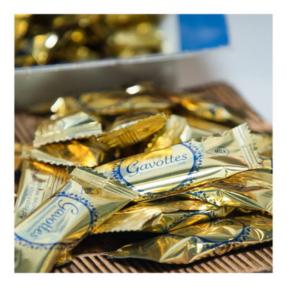 Gavottes Crêpe Dentelle Milk Chocolate – 750g Tin (150 Pieces) Gavottes كريب دينتيل بالشوكولاتة بالحليب – عبوة معدنية 750 جم (150 قطعة)
