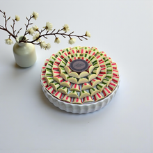 Luxury Porcelain Plate with Assorted Cup Chocolates – 900g صحن بورسلين فاخر مع شوكليت الفنجان بحشوات فاخرة – 900 جم