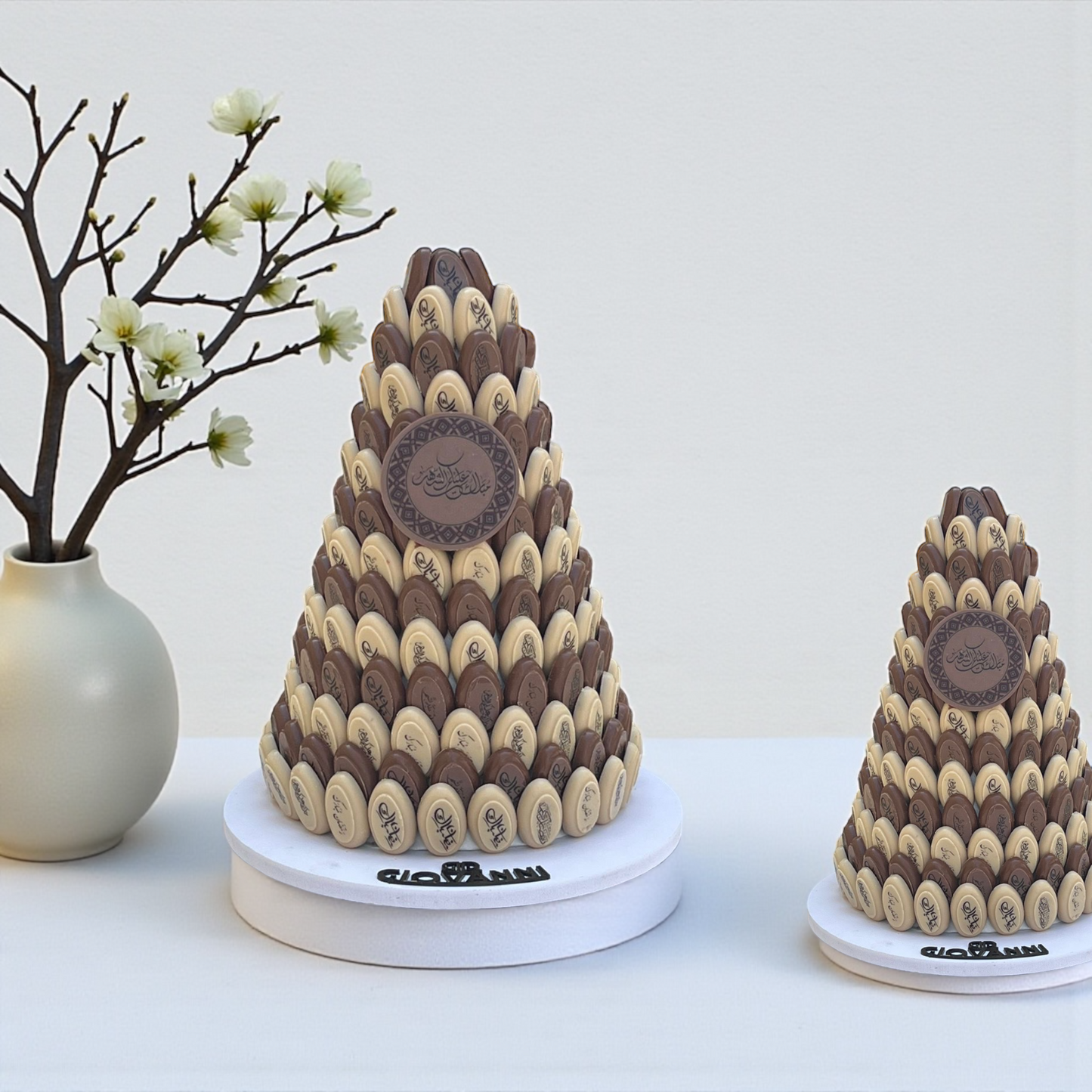 Luxury Ramadan Printed Bonbon Chocolate Pyramid – 1.5 kg هرم شوكليت بونبون فاخر بطباعة ثيم رمضان – 1.5 كجم
