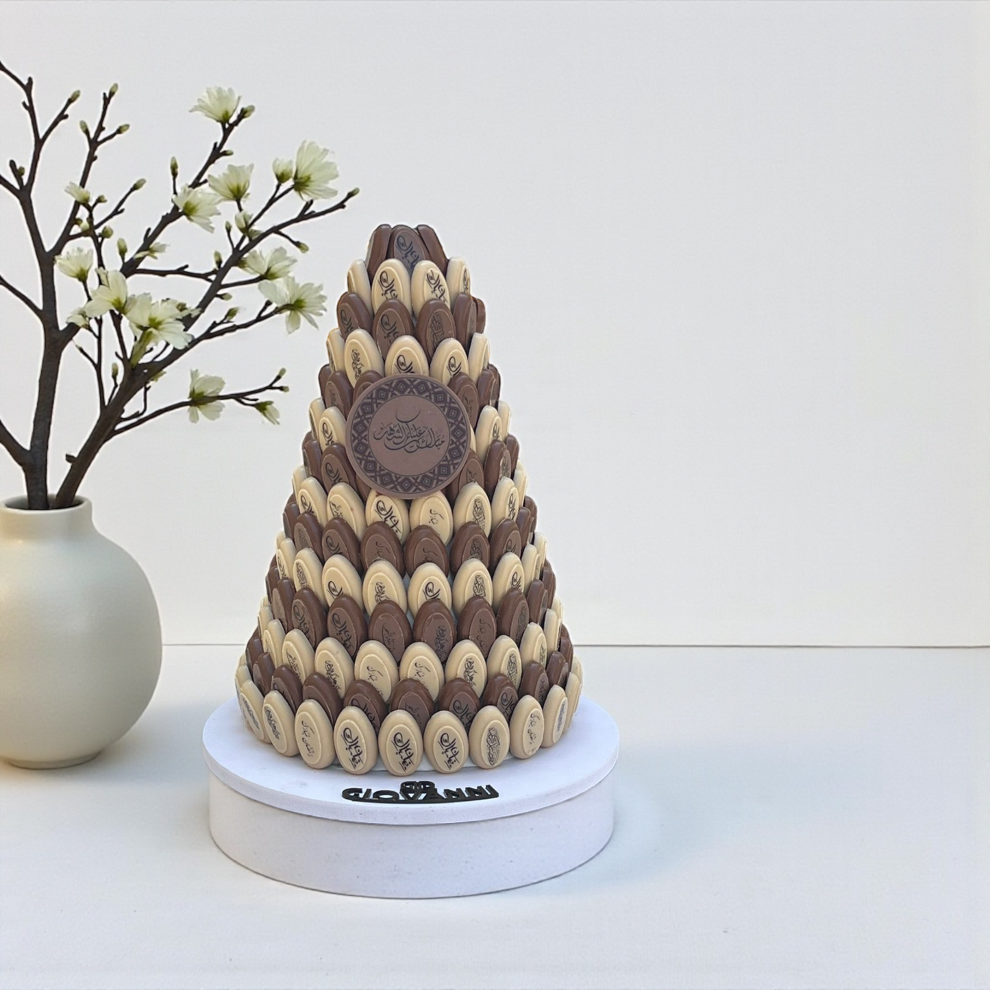 Luxury Ramadan Printed Bonbon Chocolate Pyramid – 1.5 kg هرم شوكليت بونبون فاخر بطباعة ثيم رمضان – 1.5 كجم