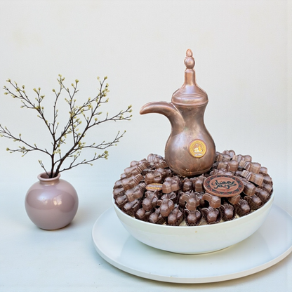 Luxury Porcelain Plate with Chocolate Dallah Selection – صحن بورسلين فاخر مع شوكليت الدلة – تشكيلة رمضانية 1000 جرا