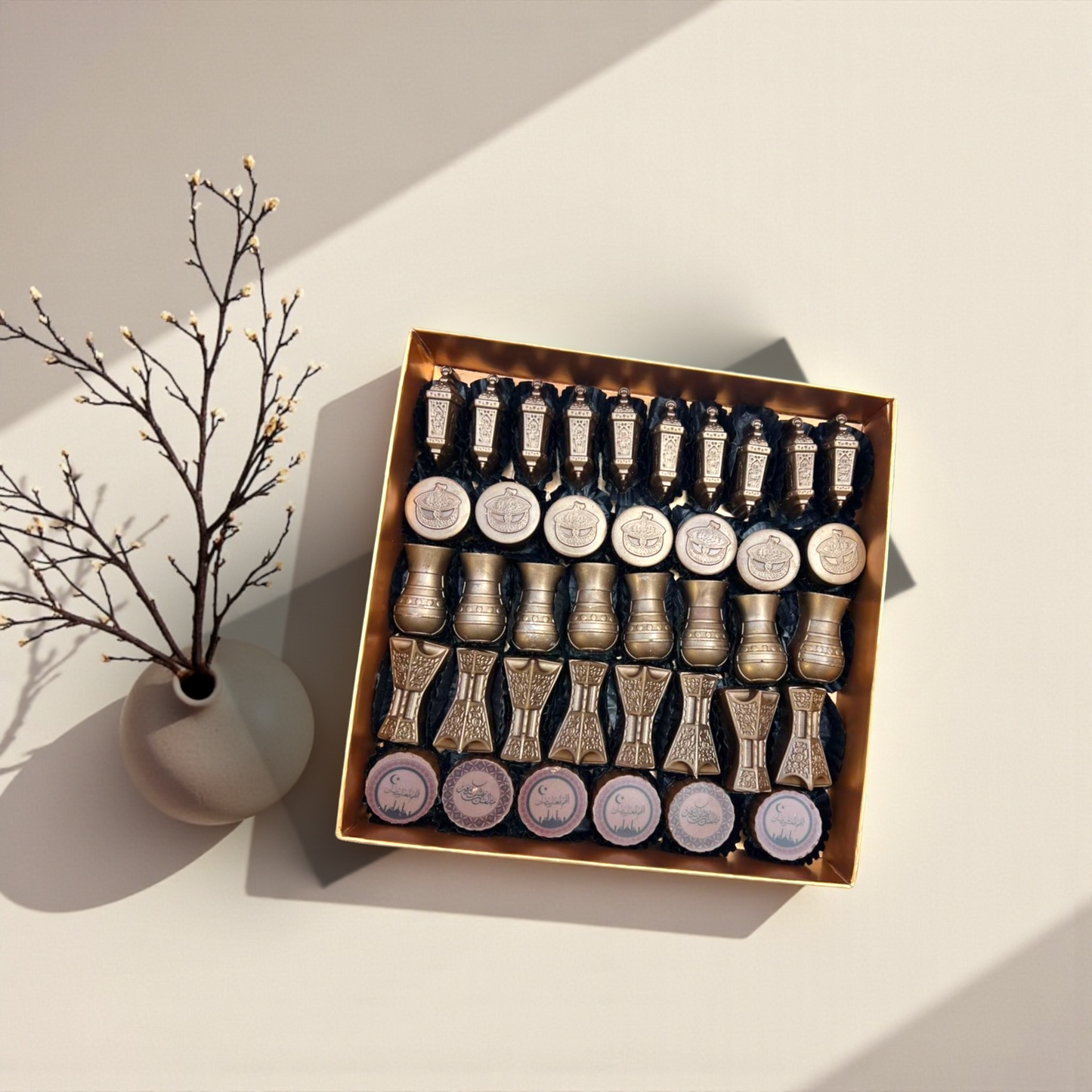 Giovanni Elite Luxury Box – Triple Layer Chocolate & Stuffed Dates   1500g بوكس جيوفاني إيليت – ثلاث طوابق فاخرة بالشوكليت والتمور المحشية