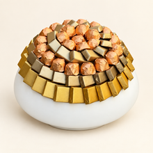 صحن سيراميك أبيض شوكولاتة مغلّفة | White Ceramic Plate with Wrapped Chocolate