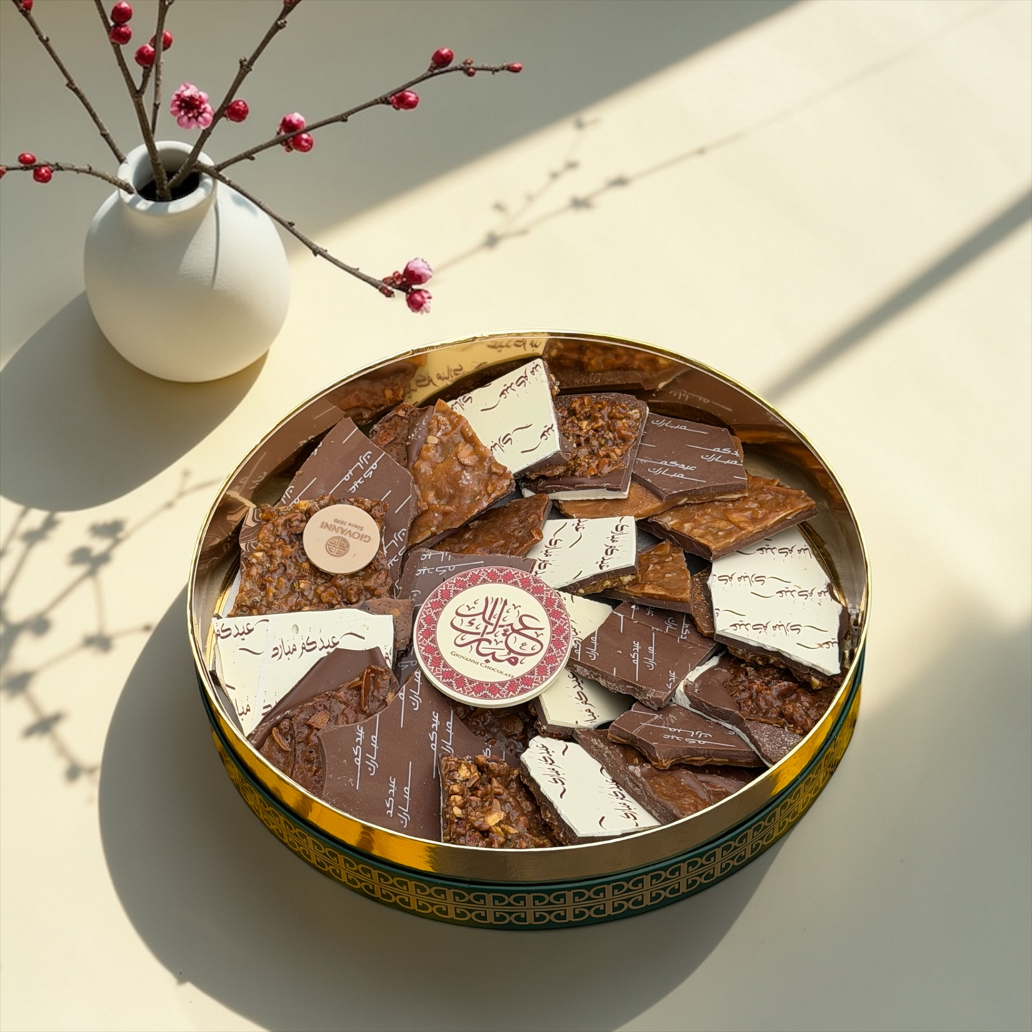 Giovanni Premium Chocolate Box with Printed Chocolate &amp; Nut Caramel بوكس جيوفاني بريميوم مع شوكليت مطبوع وكراميل بالمكسرات