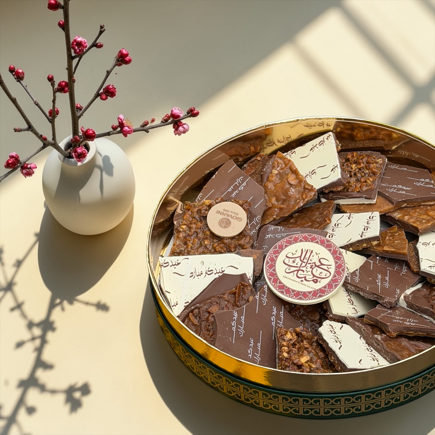 Giovanni Premium Chocolate Box with Printed Chocolate &amp; Nut Caramel بوكس جيوفاني بريميوم مع شوكليت مطبوع وكراميل بالمكسرات