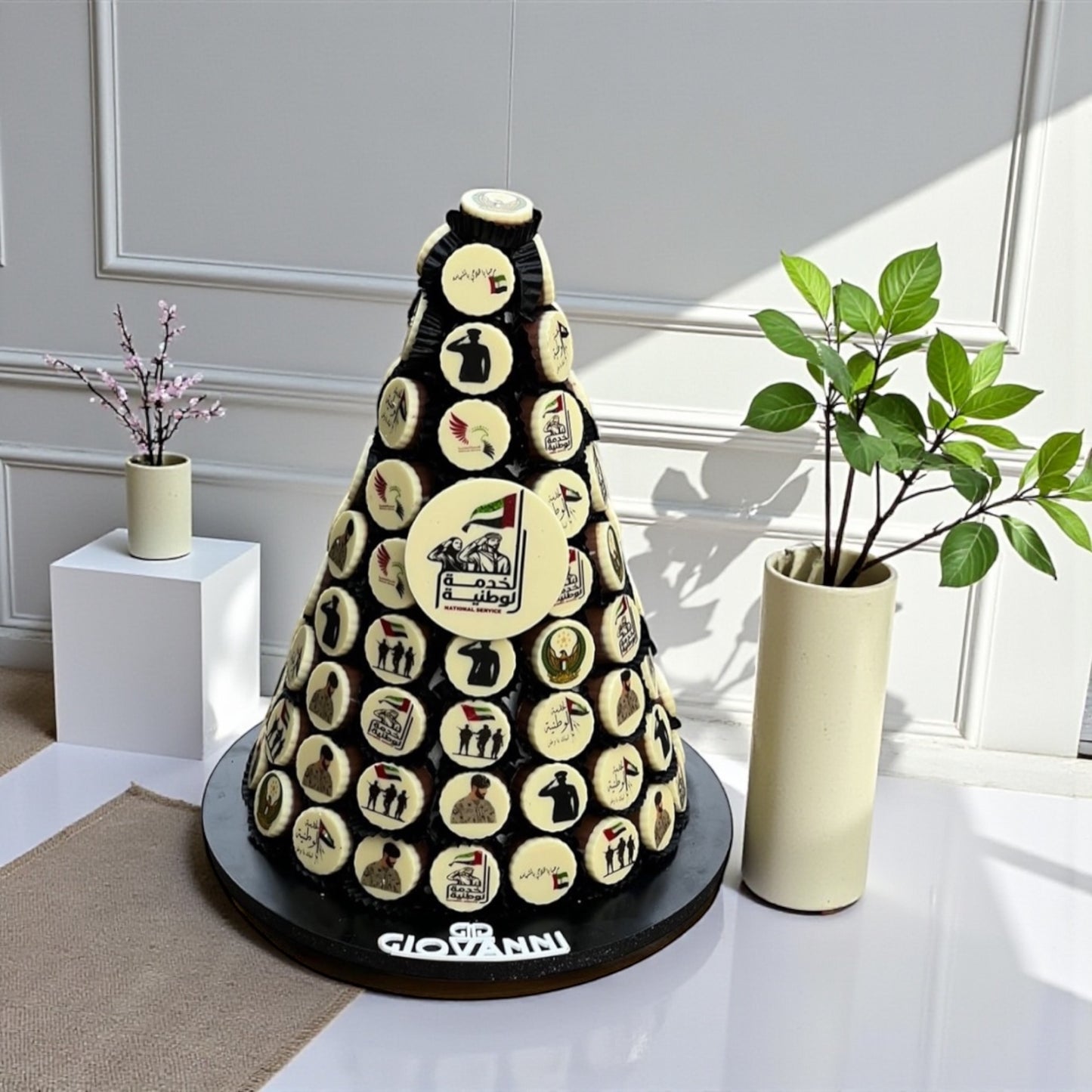 هرم شوكولاتة دائري بطباعة مخصصة  Printed Round Chocolate Pyramid