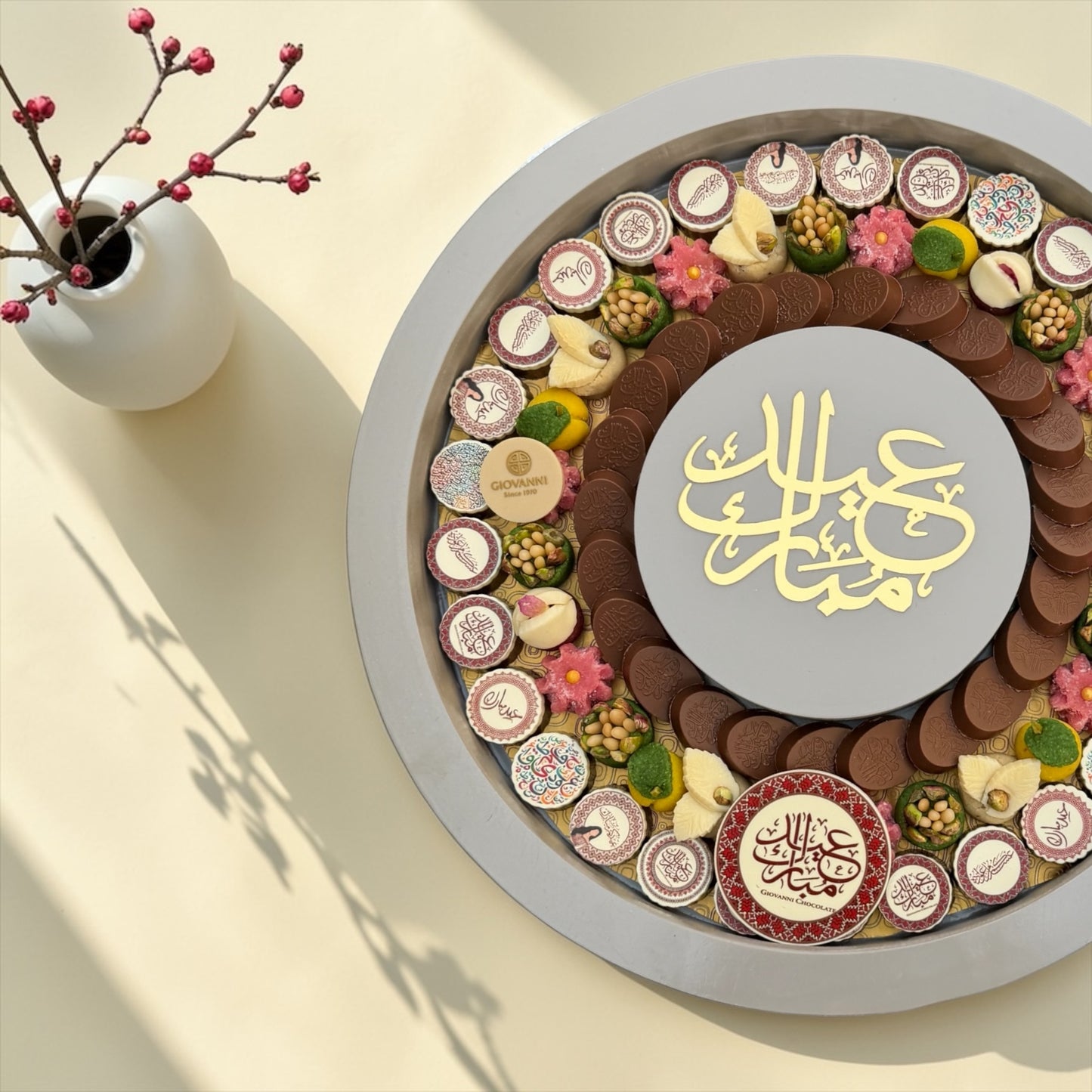 Eid Luxury Chocolate Wooden Platter | صحن شوكليت فاخر للعيد على صحن خشبي