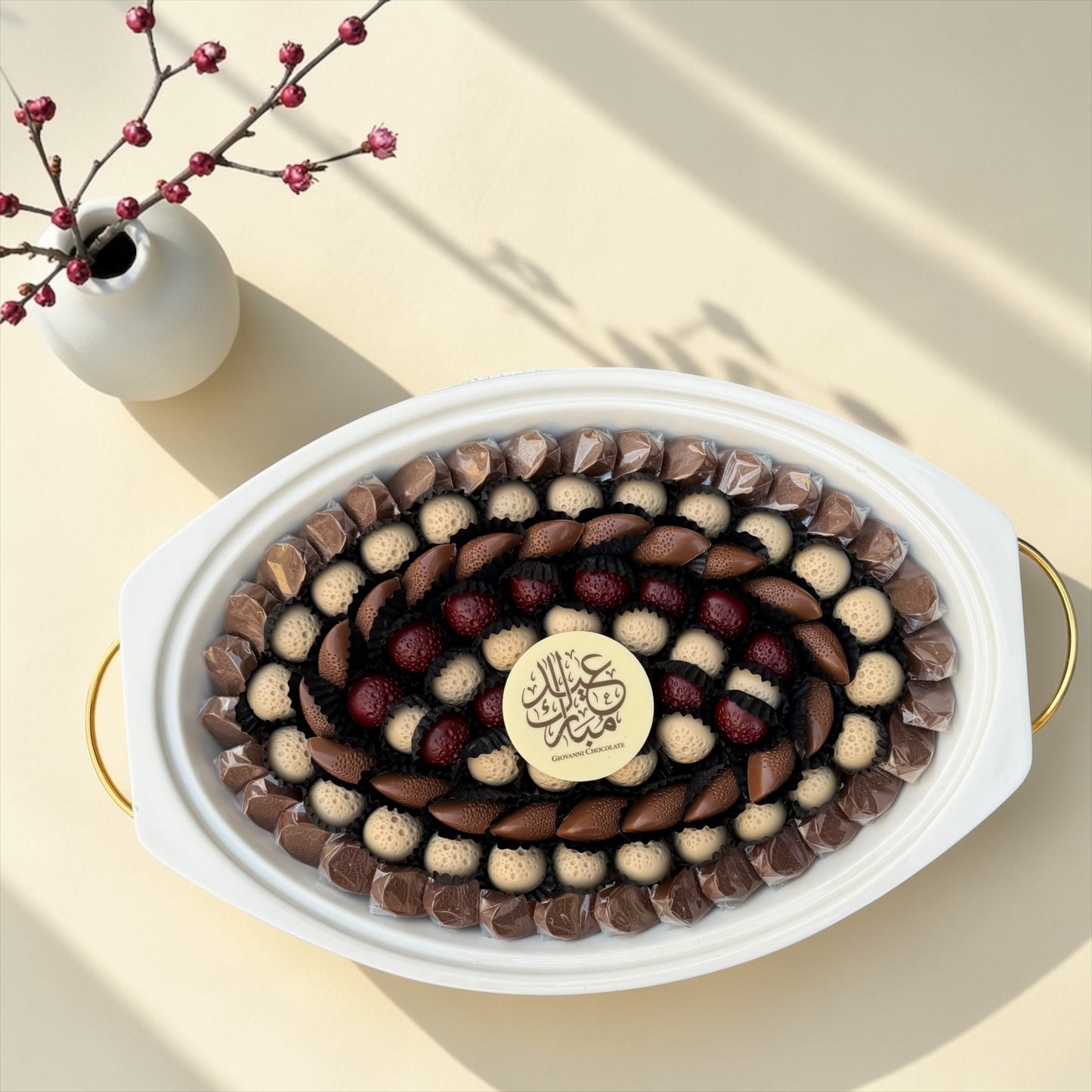 Belgian Chocolate Porcelain Platter with Glass Lid | صحن بورسلين بغطاء زجاجي وحامل ذهبي مع تشكيلة شوكليت بلجيكي